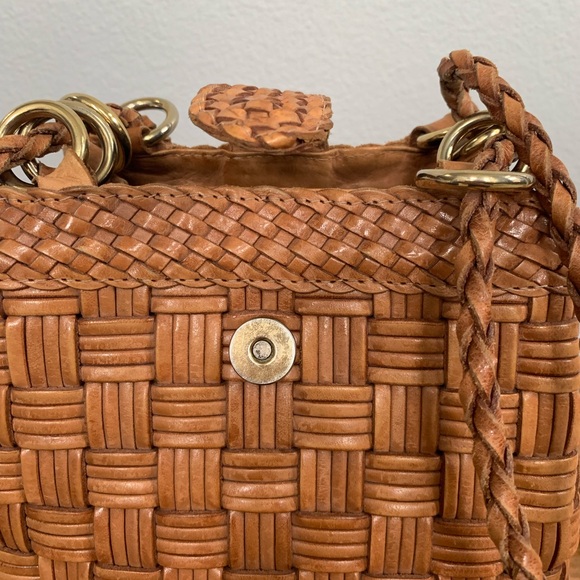 CEM 1990's vintage woven natural leather crossbody/shoulder bucket bag - Picture 5 of 7